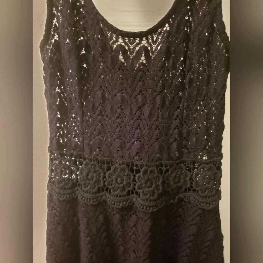 Black Lace Dress by Foreign Exchange sleeveless, comfy, dressy Size M but is Sm